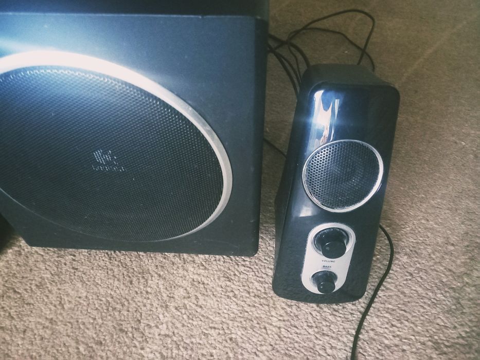 Logitech Озвучителна аудио система с Субуфер и колонки говорители