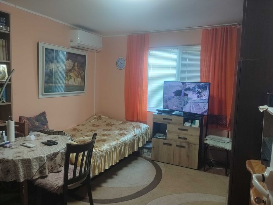 Самостоятелна тухлена къща