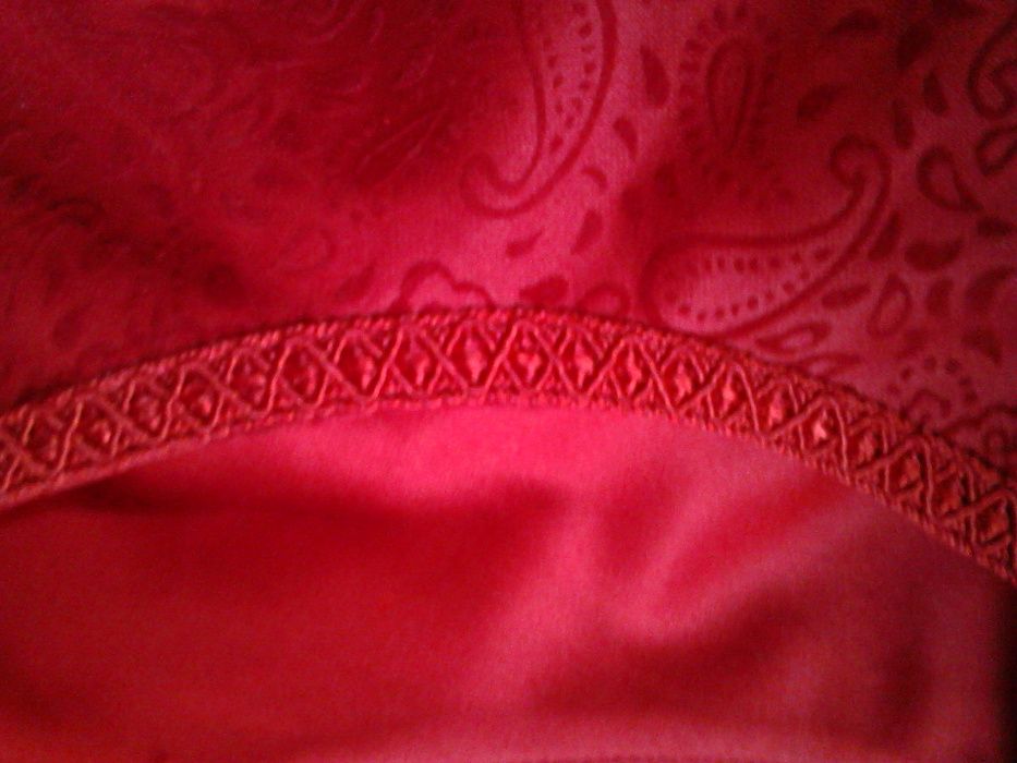 rochie roșie deosebită