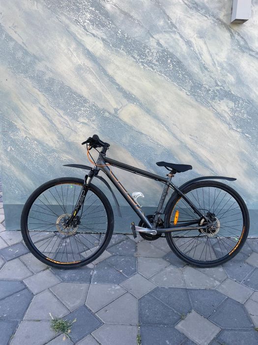Vând bicicleta  aproape nouă