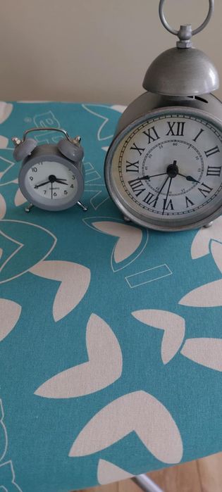 Продавам будилници