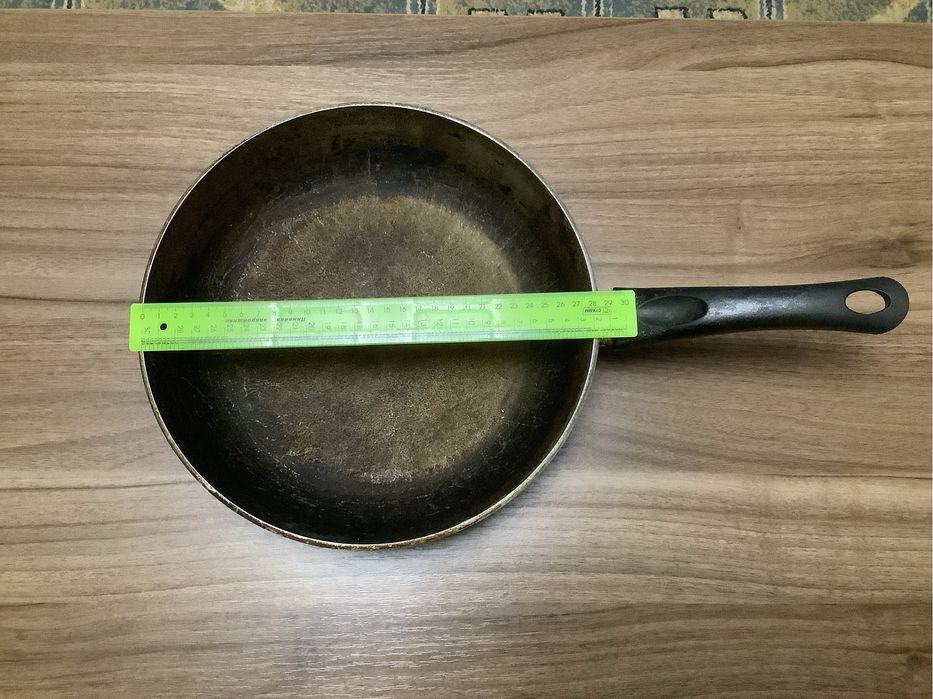 Сковороды б/у  в нормальном состоянии