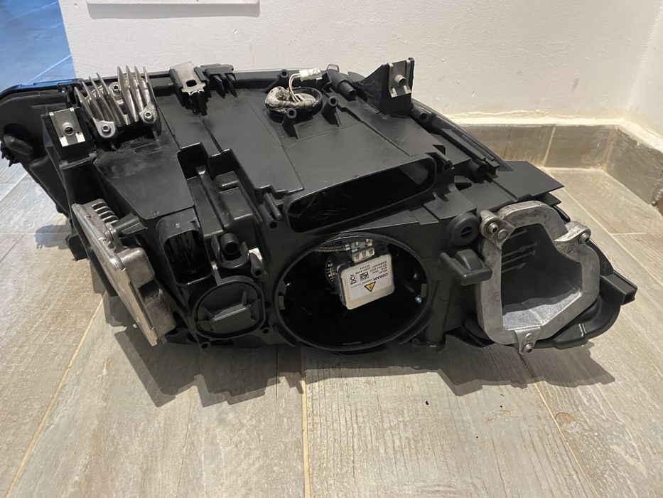 Far bmw bixenon seria 5 f 10 f11 partea stanga sau dreapta