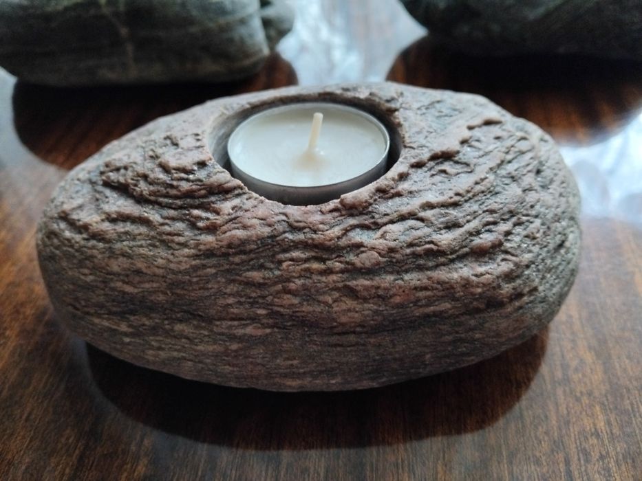 Свещници и украса от естествен камък