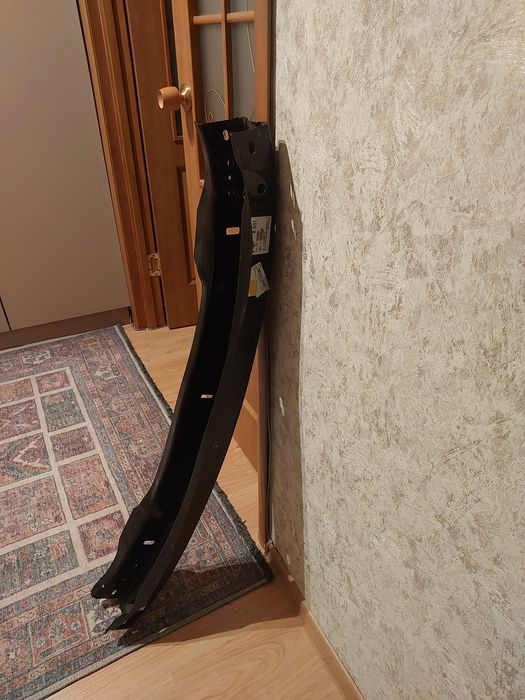 Усилитель переднего бампера на AUDI.