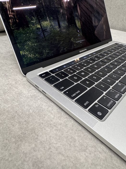 Продам MacBook Pro 13″ на чипе Apple M1.
