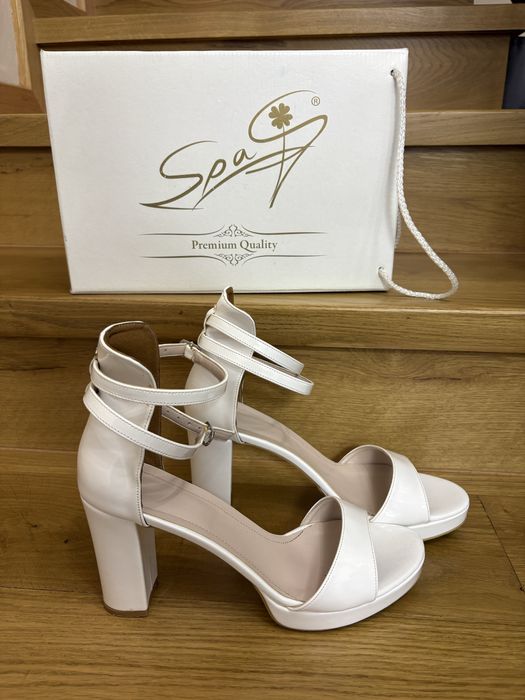 Дамски елегантни обувки на висок ток р-р 40/41