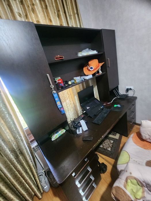 Стол письменный в хорошем состоянии