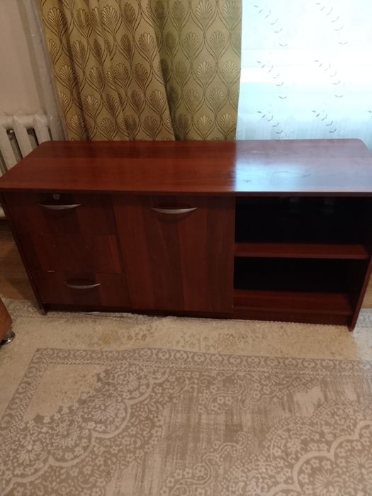 Продам тумбочку под телевизор