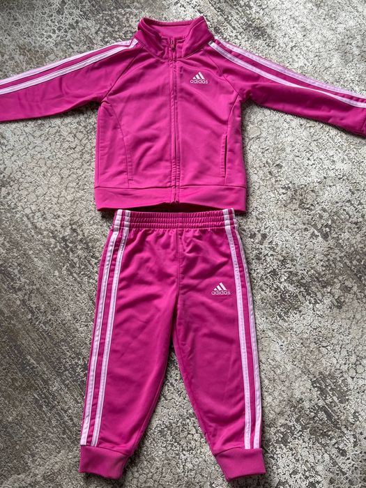 Продается костюм adidas на 2 года