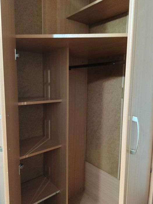 Шкаф угловой в отличном состоянии