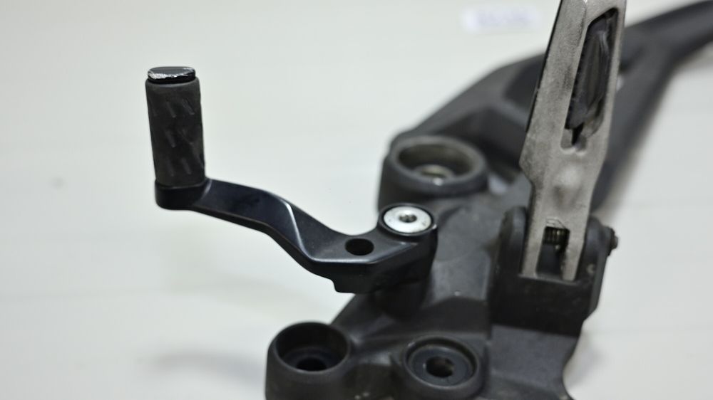 Ducati Monster 937 2021 2025 Suport scarita stanga cu pedala