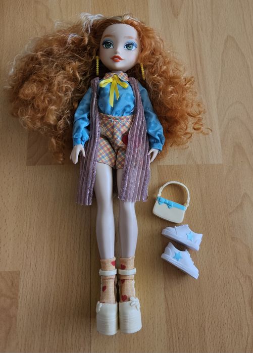 Papusa Glo-Up Girls, Rose