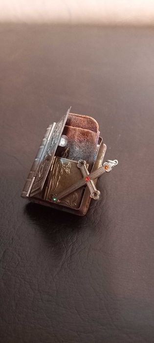 Lot impresionant de itemuri bisericești, WW2