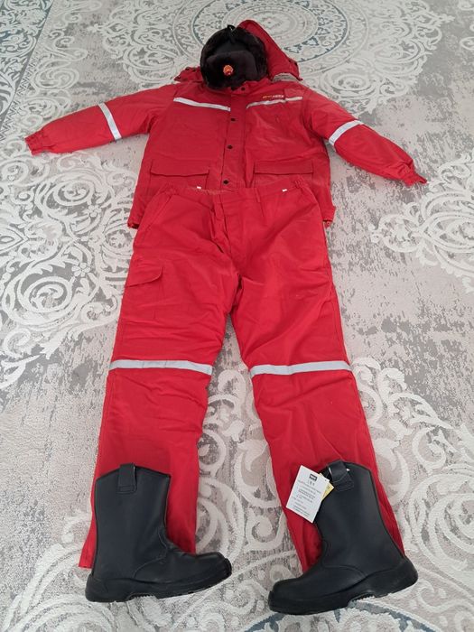 Продам зимнюю спец.одежду