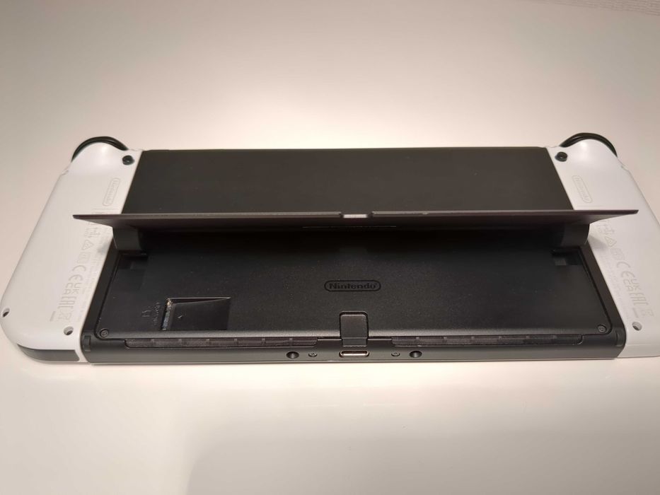 Nintendo Switch OLED полный комплект + оригинальный чехол