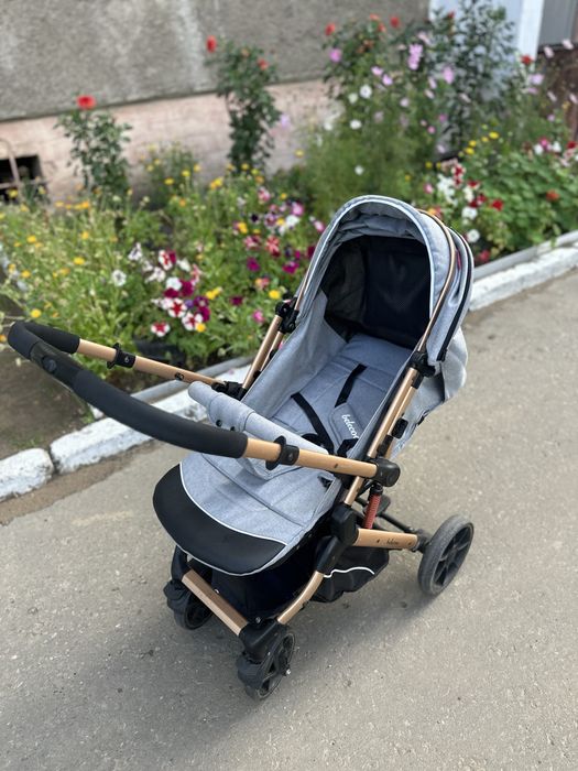 Продам коляску в отличном состояние