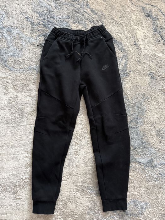 Pantaloni tech nike noi