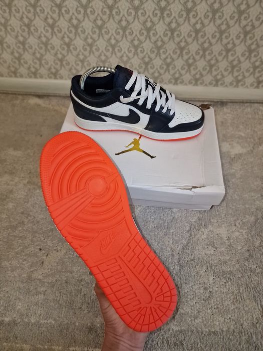 Кроссовки и кеды Adidas,Nike.