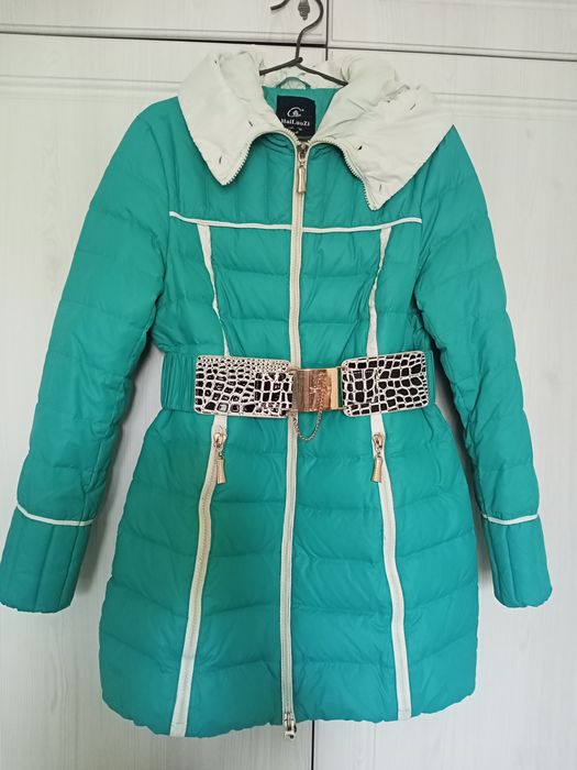 Продам женский пуховик.