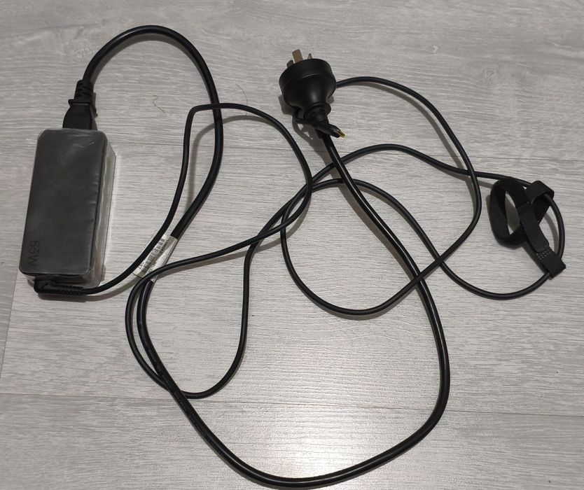 Продам зарядный блок питания для ноутбука Lenovo 65w