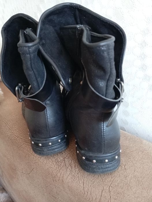 Дамски боти с цип