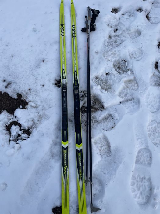 Продам лыжи с ботинками, размер 42