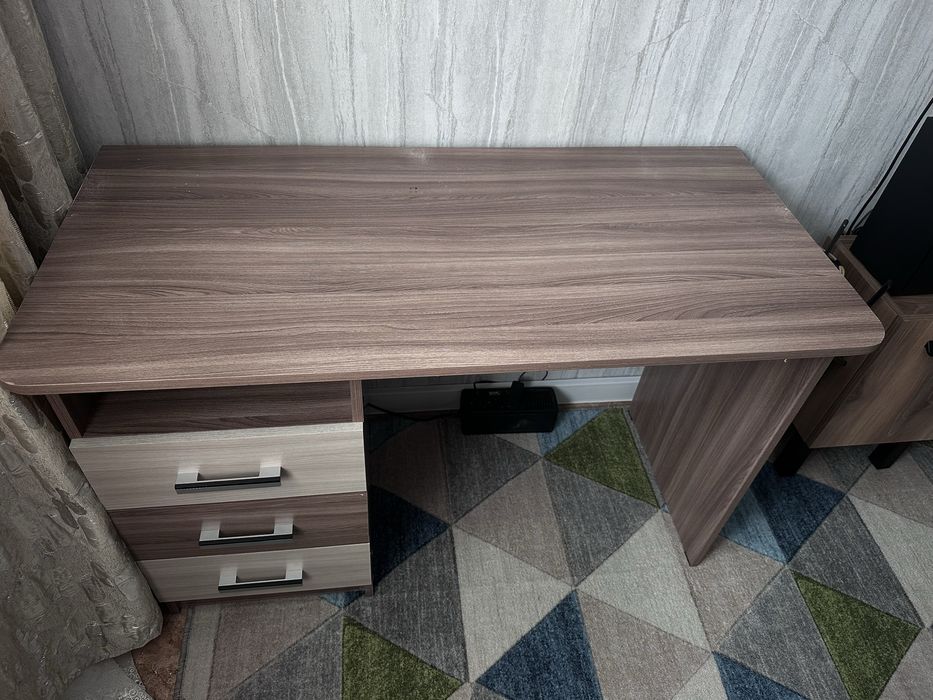 Стол письменный, рабочий и для компьютера