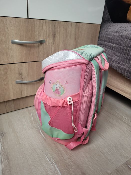 Ергономична ученическа раница за момиче