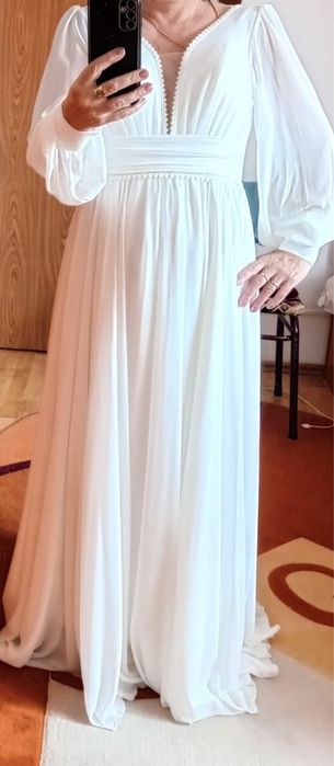 Rochie de seară crem, lungă, nouă, elegant finisată. Se poate proba. Cer seriozitate