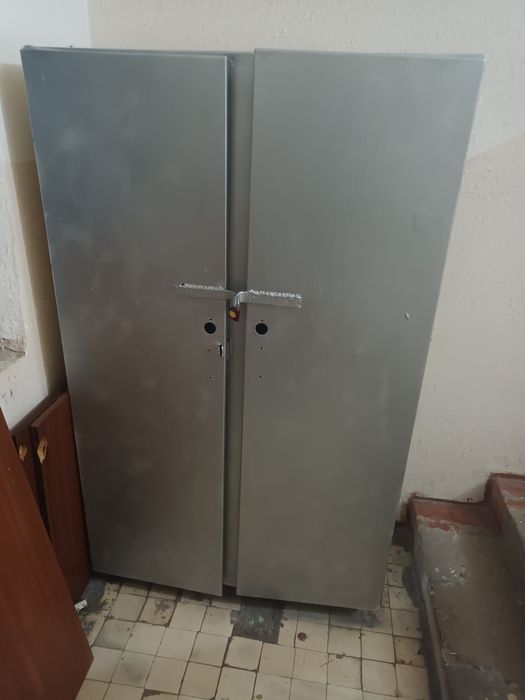 Железный шкаф продаётся