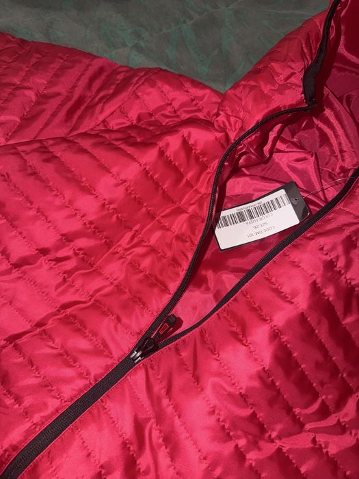 Чисто ново преходно яке