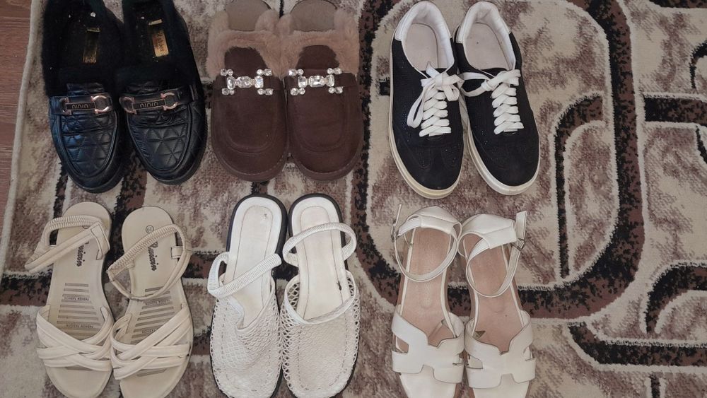 Oyoq kiyimla shoshilinch sotiladi