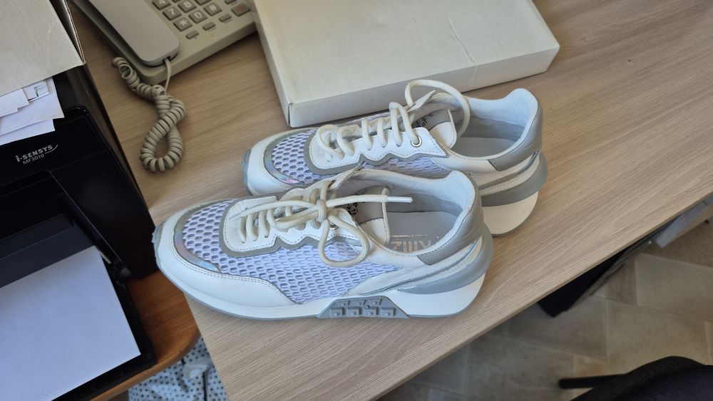 Продам кросовку женские