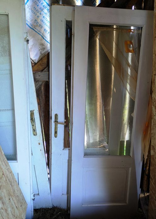 Usi si ferestre vechi din lemn