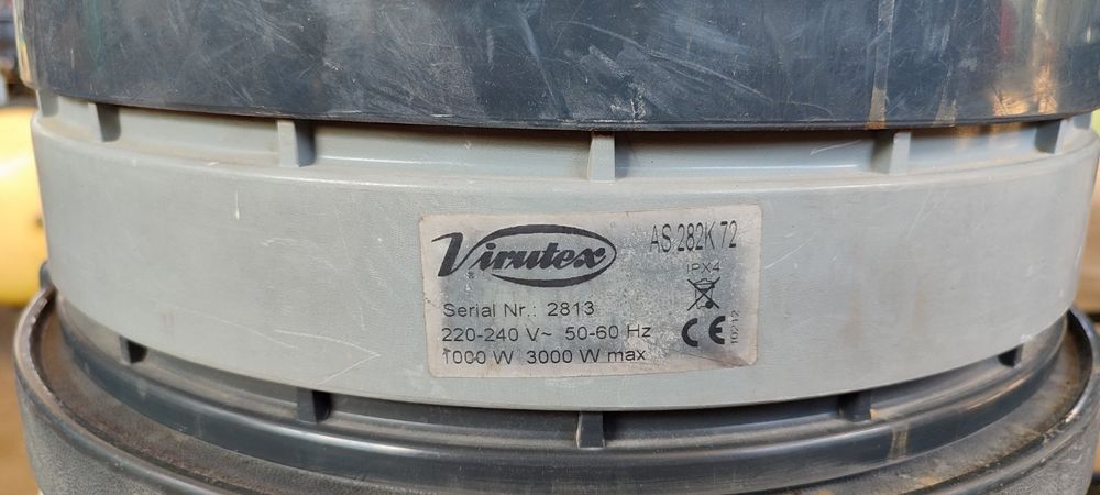 пендула със стойка и прахосмукачка