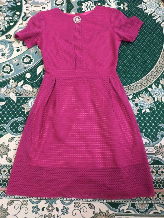 Продам джинсовые брюки  и платье