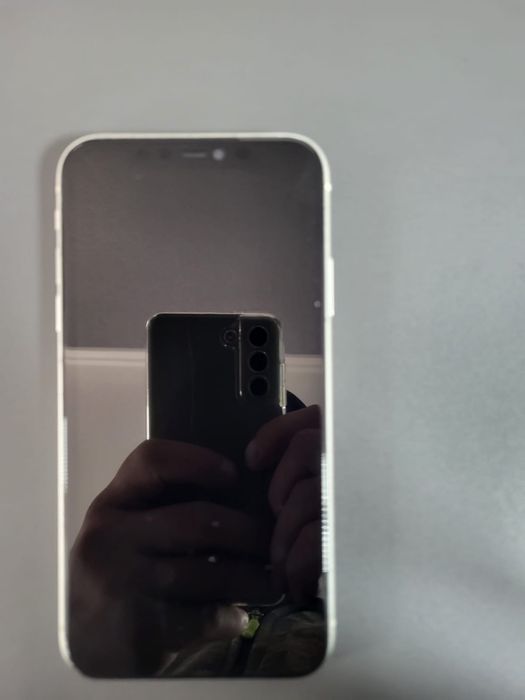 Продам 2 айфон 11