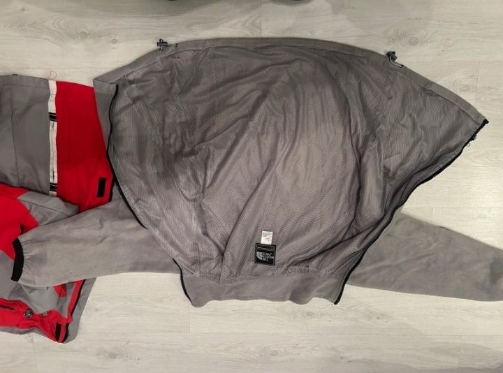Vând Jacheta The North face cu model fleece