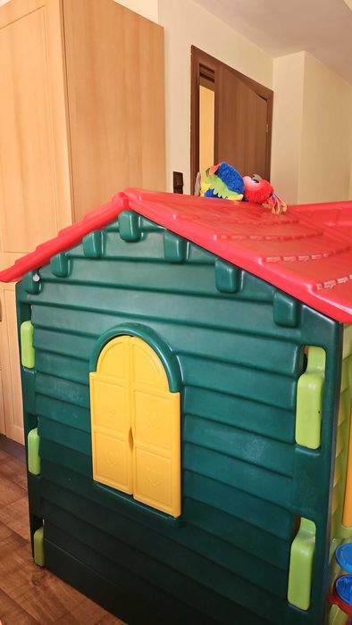 Детска пласмасова къщичка