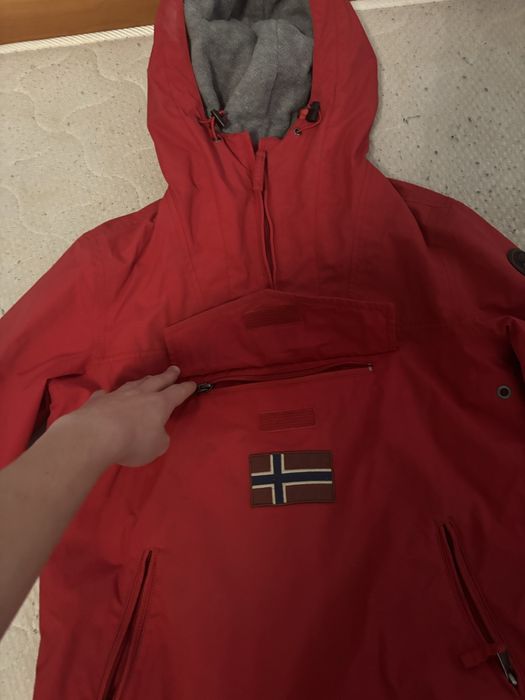 Продавам оригинално яке за повече инф на лично