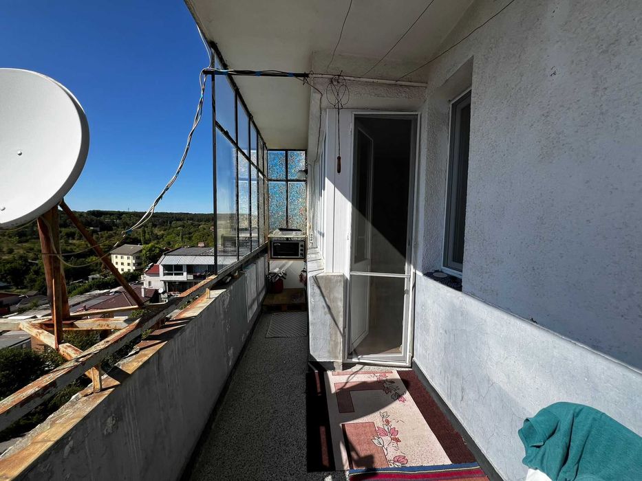 Просторен тристаен апартамент в кв.Куба, гр.Хасково