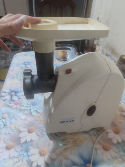 Продается электро мясорубка АКСИОН
