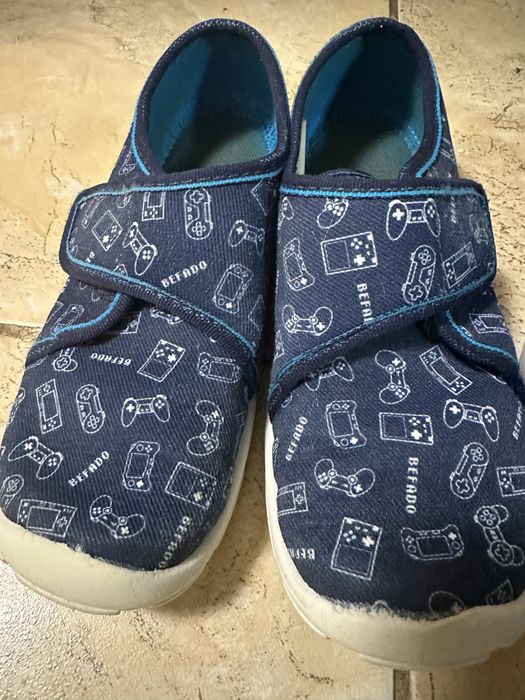 Сет детски бутонки Umbro ,пантофки и сандали + бонус обувки