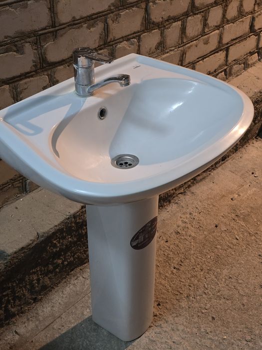 Продам унитаз с раковиной