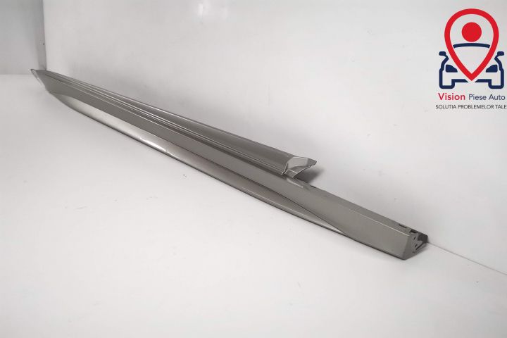 Декоративна лайстна Праг Дясна Оригинална В Добро Състояние Мерцедес-Б