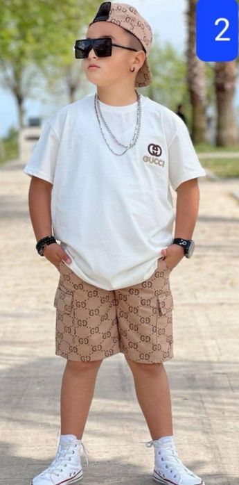 Compleu băieți diferite modele