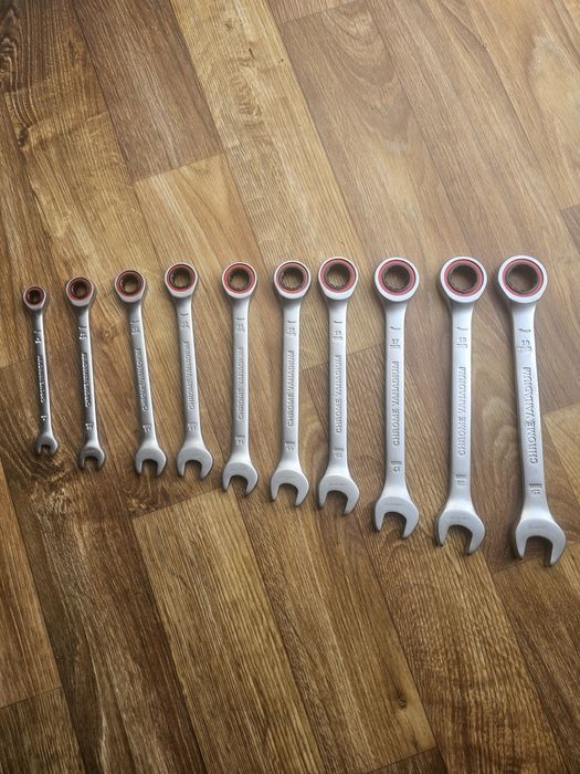 Set 10 chei combinate cu clichet BOSCH