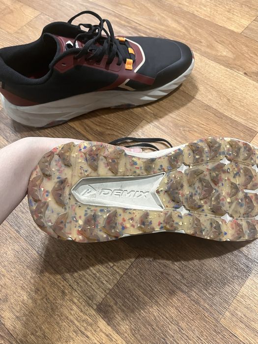 Продам кроссовку Demix