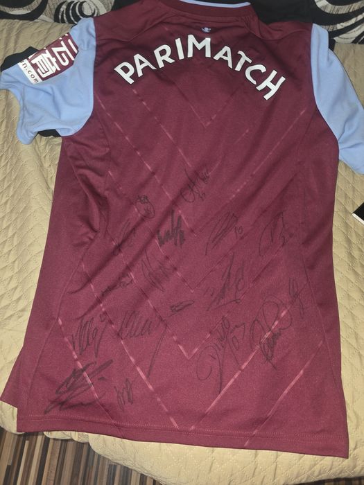 Tricou oficial Aston Villa KAIYUN cu autografe 2